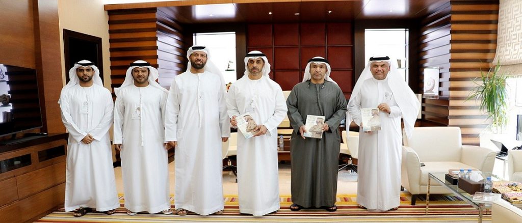 “الهوية والجنسية” تهدي منتسبيها كتاب “تأملات في السعادة والإيجابية”