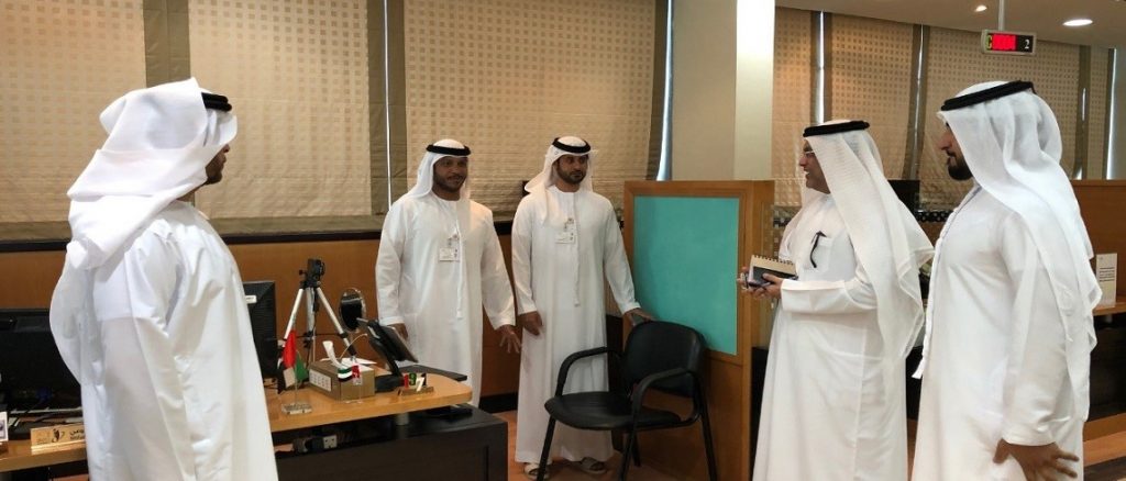 المدير التنفيذي لشؤون سعادة المتعاملين يتفقّد مراكز “الظفرة”