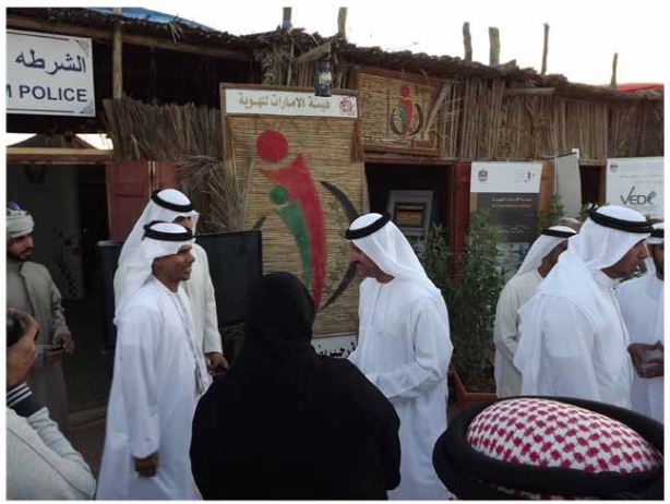 مستشار صاحب السمو رئيس الدولة يتفقد جناح “الهوية” في مهرجان الظفرة
