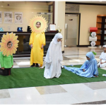 مركز رأس الخيمة يستقبل تلميذات مدرسة “الظيت” احتفالاً بيوم الطفل الإماراتي-thumb