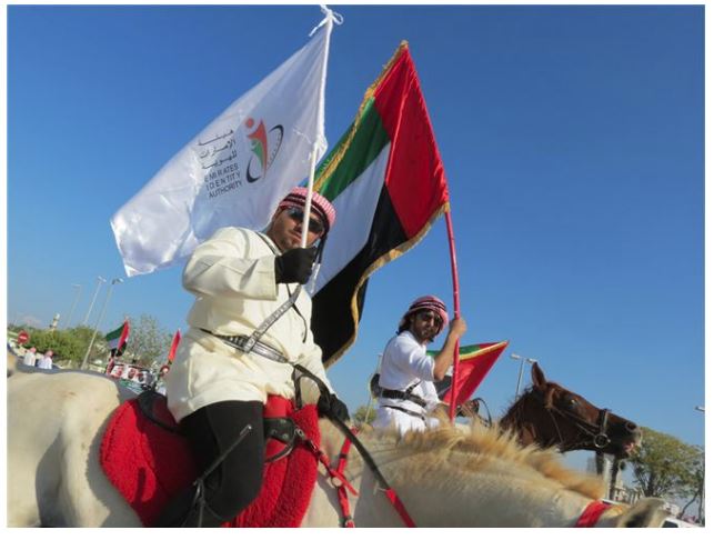 موظفو مركز رأس الخيمة يشاركون في مسيرة “حب وفوز ونصر”