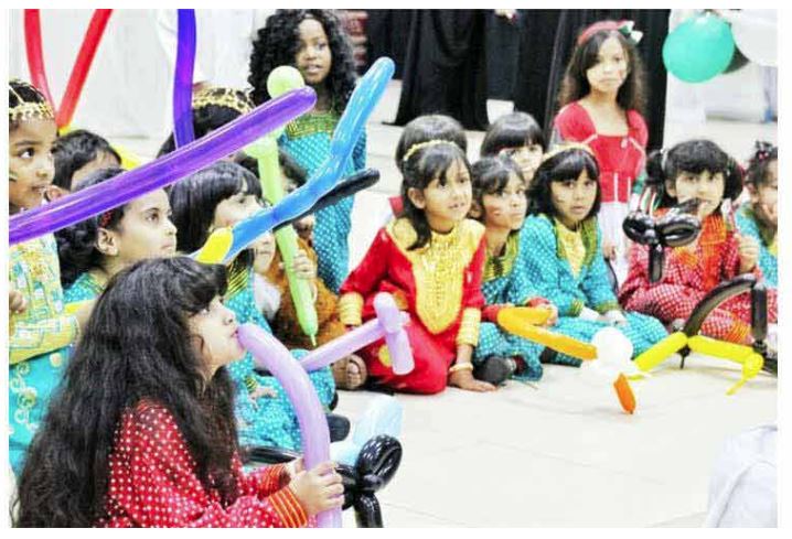 Musaffah Center Celebrates National Day with children, police music and “Anqash”