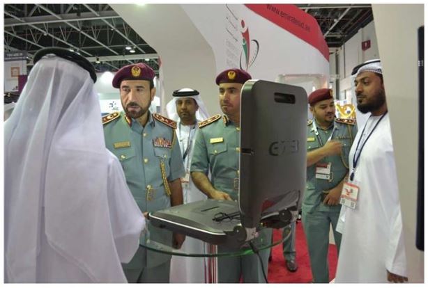 Al Shafar and Al Raisi check Emirates ID booth in Gitex 2012