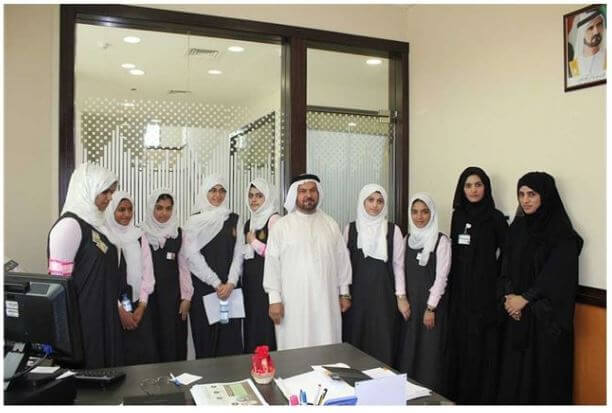 Sharjah Registration Center receives delegation of female students from Umm Roman School