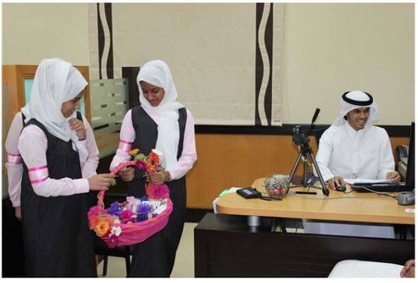 Sharjah Registration Center receives delegation of female students from Umm Roman School