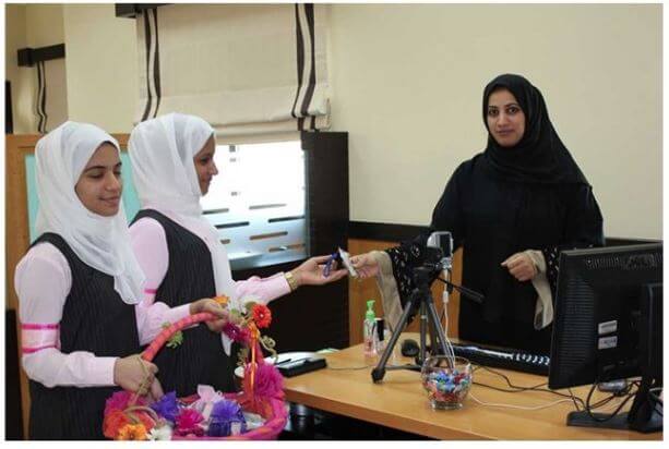 Sharjah Registration Center receives delegation of female students from Umm Roman School