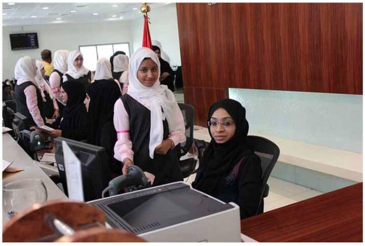 Sharjah Registration Center receives delegation of female students from Umm Roman School