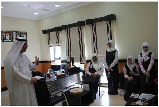 Sharjah Registration Center receives delegation of female students from Umm Roman School