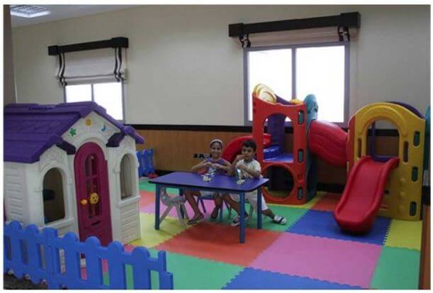 Sharjah Registration Center organizes entertaining activity to customers’ children