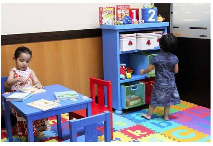Umm Al Quwain Center allocates section for care of children of customers and employees