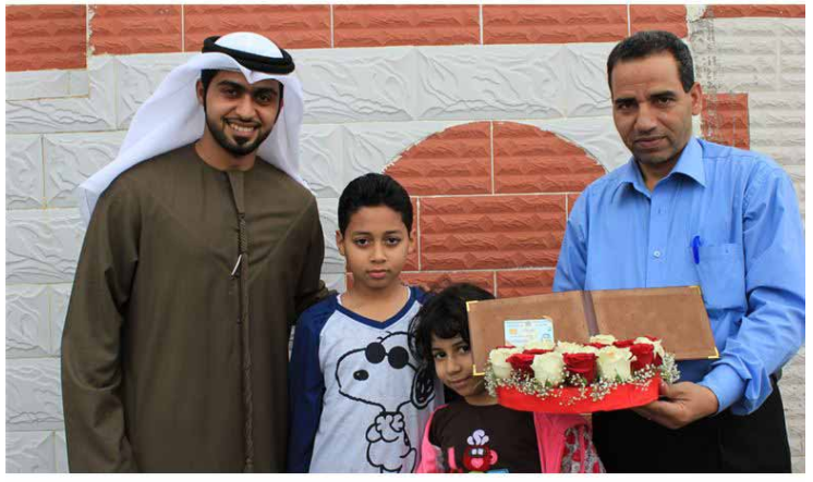 موظف في “الهوية” يوصل بطاقة متعامل إلى منزله