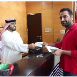 Ajman Center Employees Gift out ‘EXPO 2020’ Pins to Customers-thumb