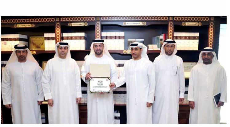 Emarat Alyoum honors Emirates ID Director General as part of its “Person of the Month” award