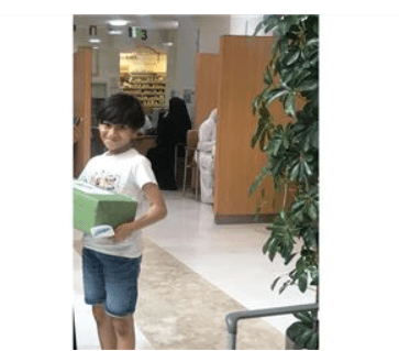 وفدٌ من مركز الشارقة يزور الأطفال بمستشفى الجامعة تفاعلاً مع يوم الطفل الإماراتي