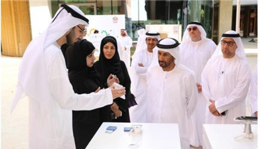 رئيس اللجنة التنفيذية يزور جناح “الهوية” في أسبوع الإمارات للابتكار