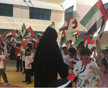 مركزا غياثي ومدينة زايد يشاركان الدوائر الحكومية في المنطقة الغربية احتفالاتها بيوم العلم