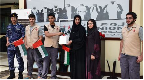 مركز عجمان يستقبل وفدين طلابيين احتفالاً بيوم العلم