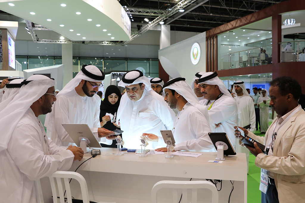 Etisalat’s chief executive Briefed on Emirates ID Services at GITEX 2016