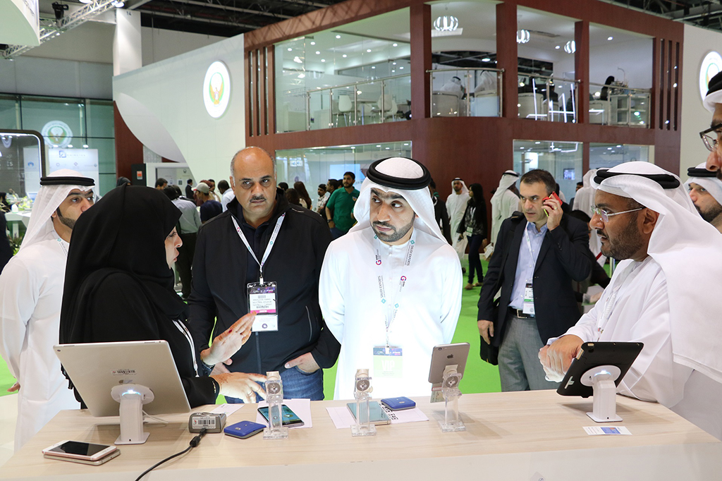 Archives’ Executive Director Visits Emirates ID Stand at GITEX 2016