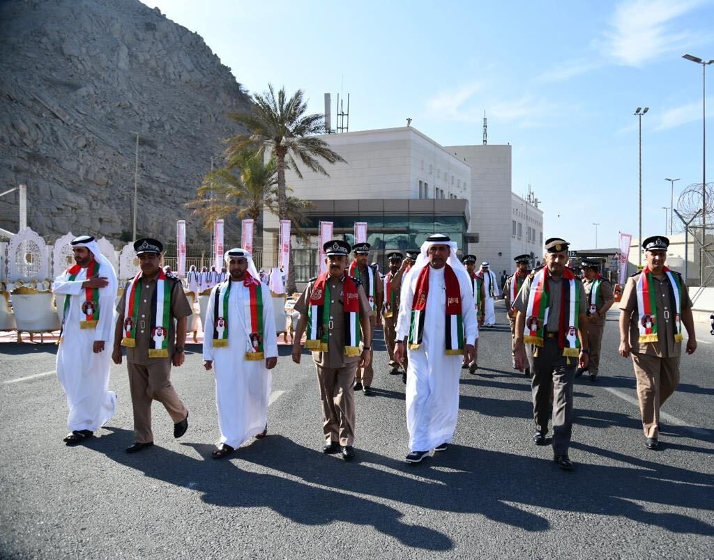 جانب من احتفالات الهيئة لدى منافذ الدولة البرية وسط أجواءٍ احتفالية بمشاركة كريمة من الوفود الرسمية من الجهات التشغيلية العاملة في المنافذ المقابلة