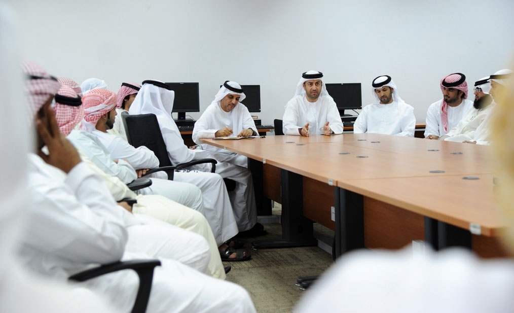Emirates ID Director General meets  Central Operations Department staff