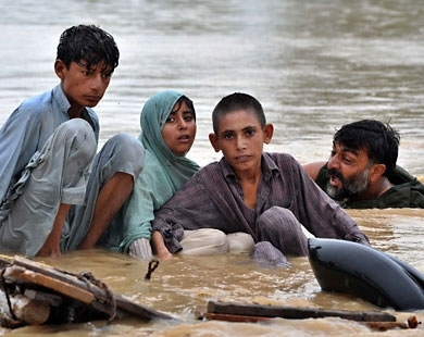 Emirates Identity Authority launches fundraising campaign for flood-stricken people in Pakistan