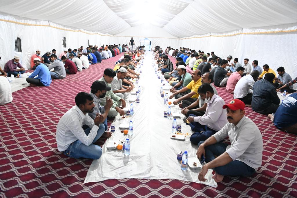 Dubai Residence delights fasting people by offering them 9,000 Iftar meals during the holy month of Ramadan-0