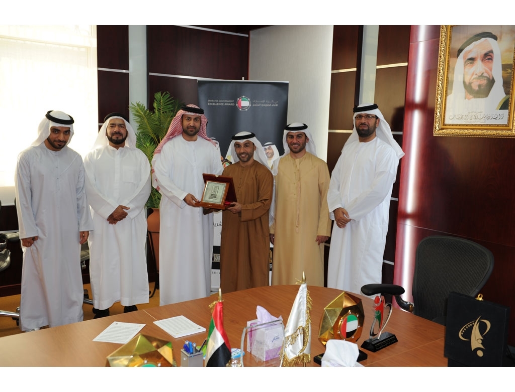 Emirates ID and Zakat Fund discuss promotion of community partnership