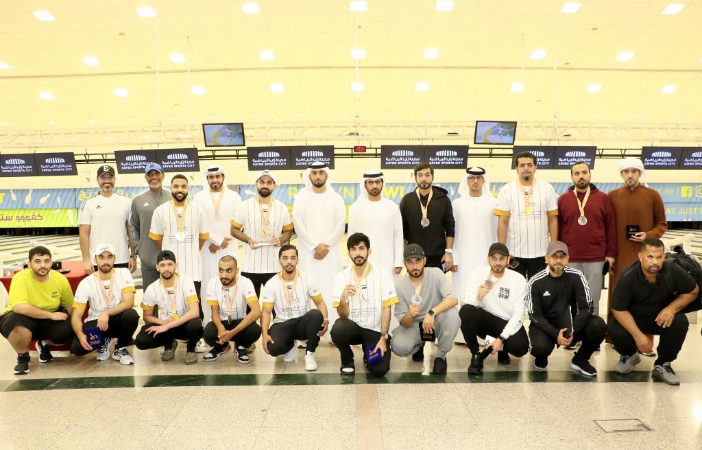 The Director General of Ports Security honours the winners Strong competitions in the Authority’s Bowling Championship