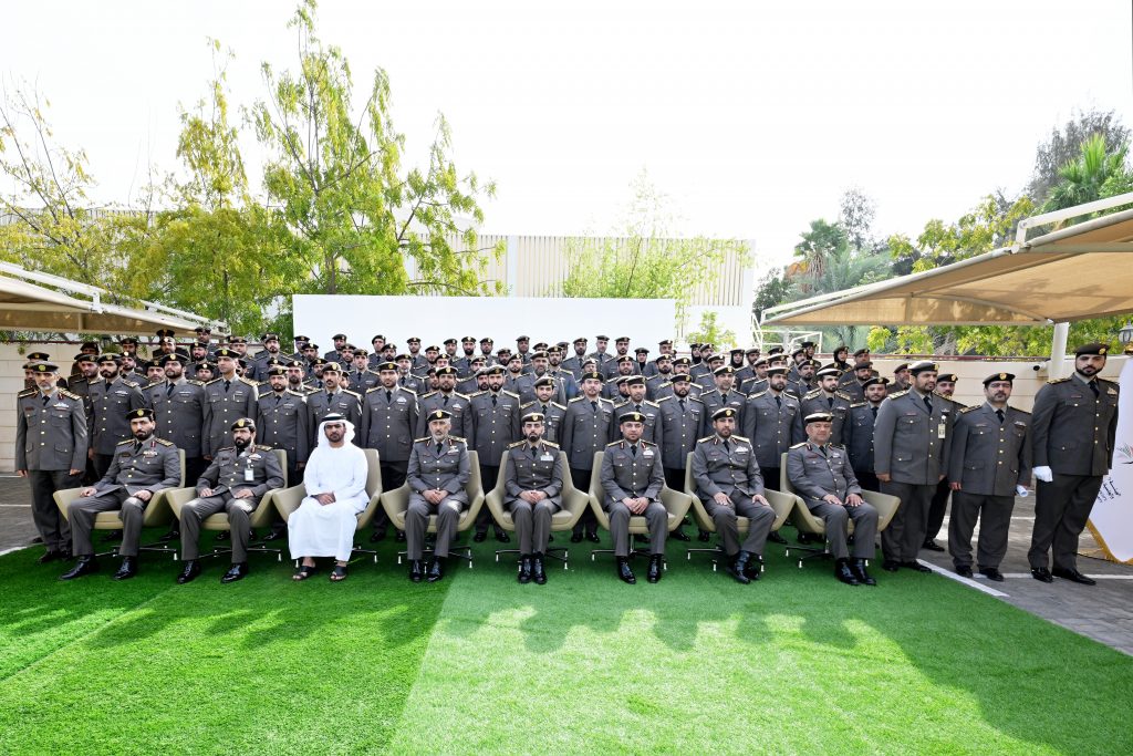 أكاديمية الإمارات للعلوم والتدريب تحتفل بتخريج ضباط دورة القيادات والقيادات والمتقدمة