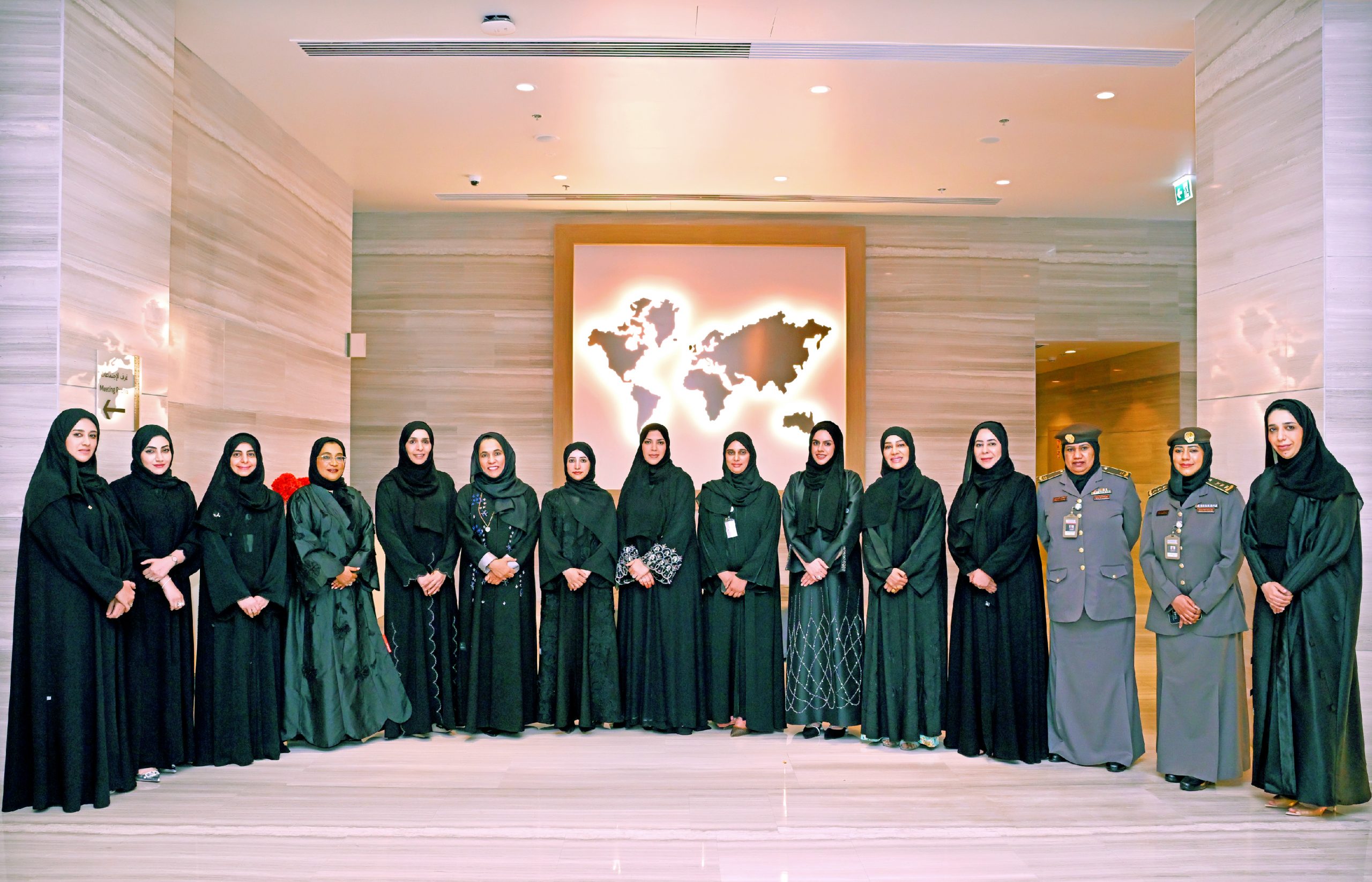 “الهوية والجنسية” تعقد مجلس المستقبل النسائي للتوعية بتجارب المرأة الإماراتية