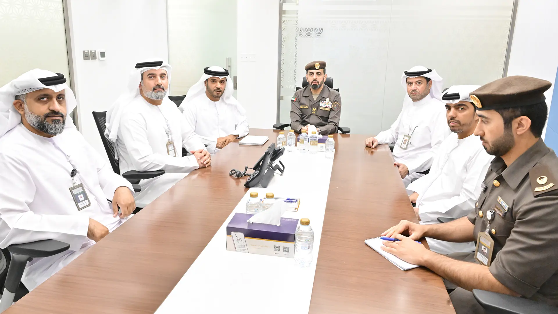مدير عام الهيئة يزور مركز النهدة ويؤكد أهمية تعزيز تجربة المتعاملين