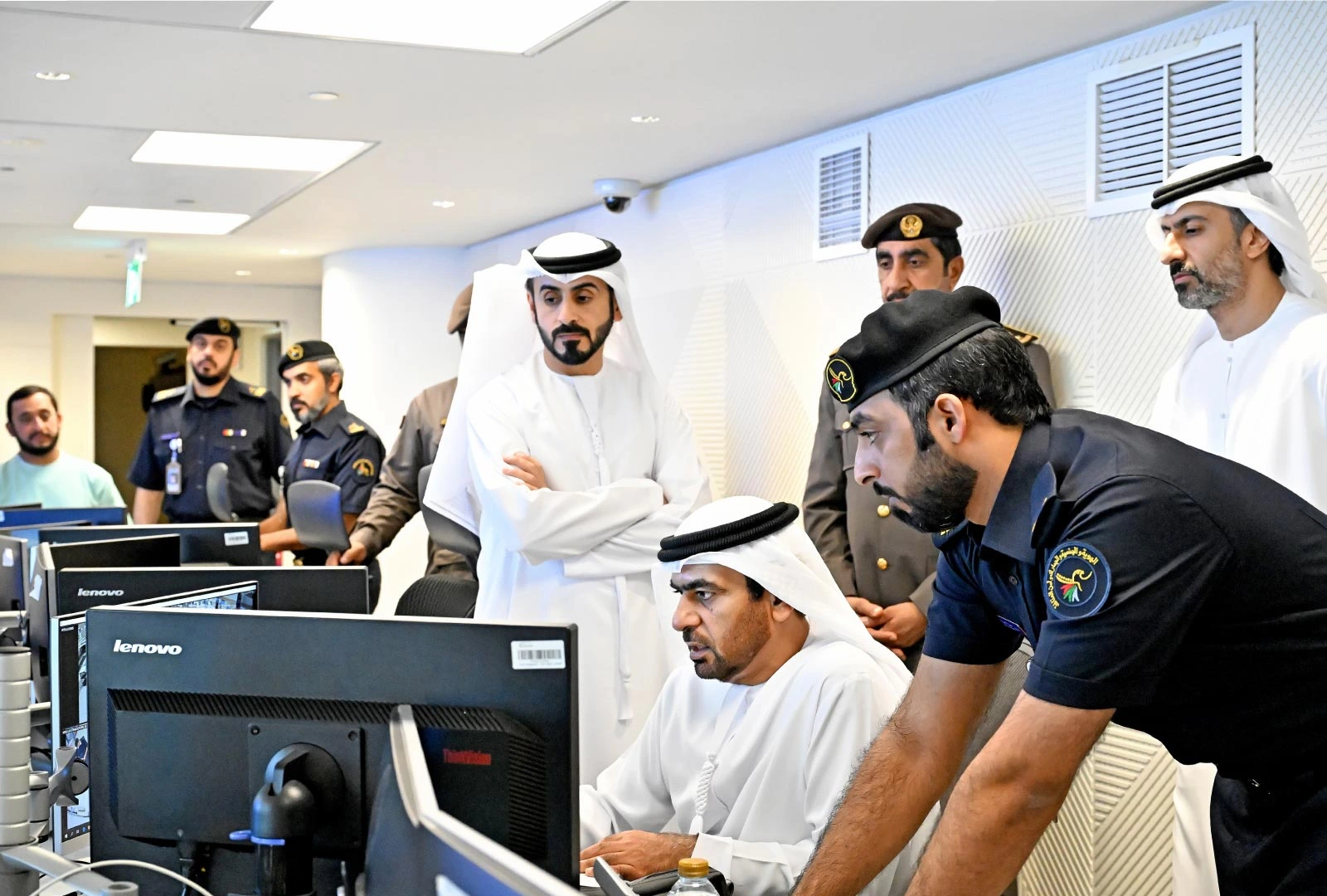مدير عام المنافذ يتفقد سير العمل في المنافذ الجوية والبرية بالدولة خلال عطلة عيد الأضحى