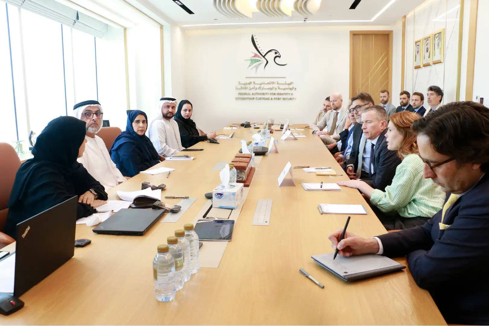 “جمارك الإمارات” تبحث تعزيز التعاون مع وفد البرلمان الأوروبي