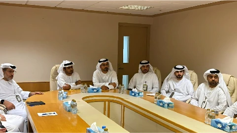 مدير عام المنافذ يلتقي موظفي الجمارك والمنافذ بميناء خليفة