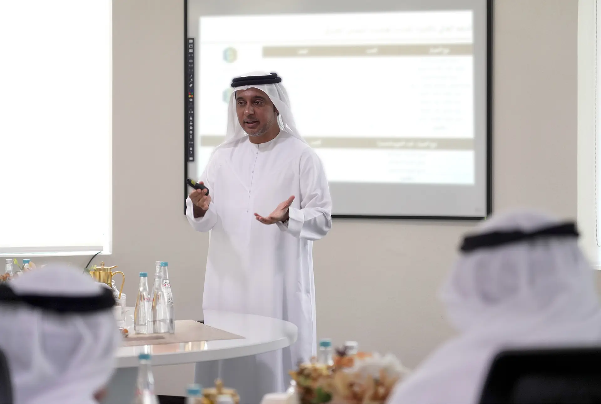 “الهوية والجنسية” تعقد اجتماعًا تنسيقيًا مع جمارك رأس الخيمة