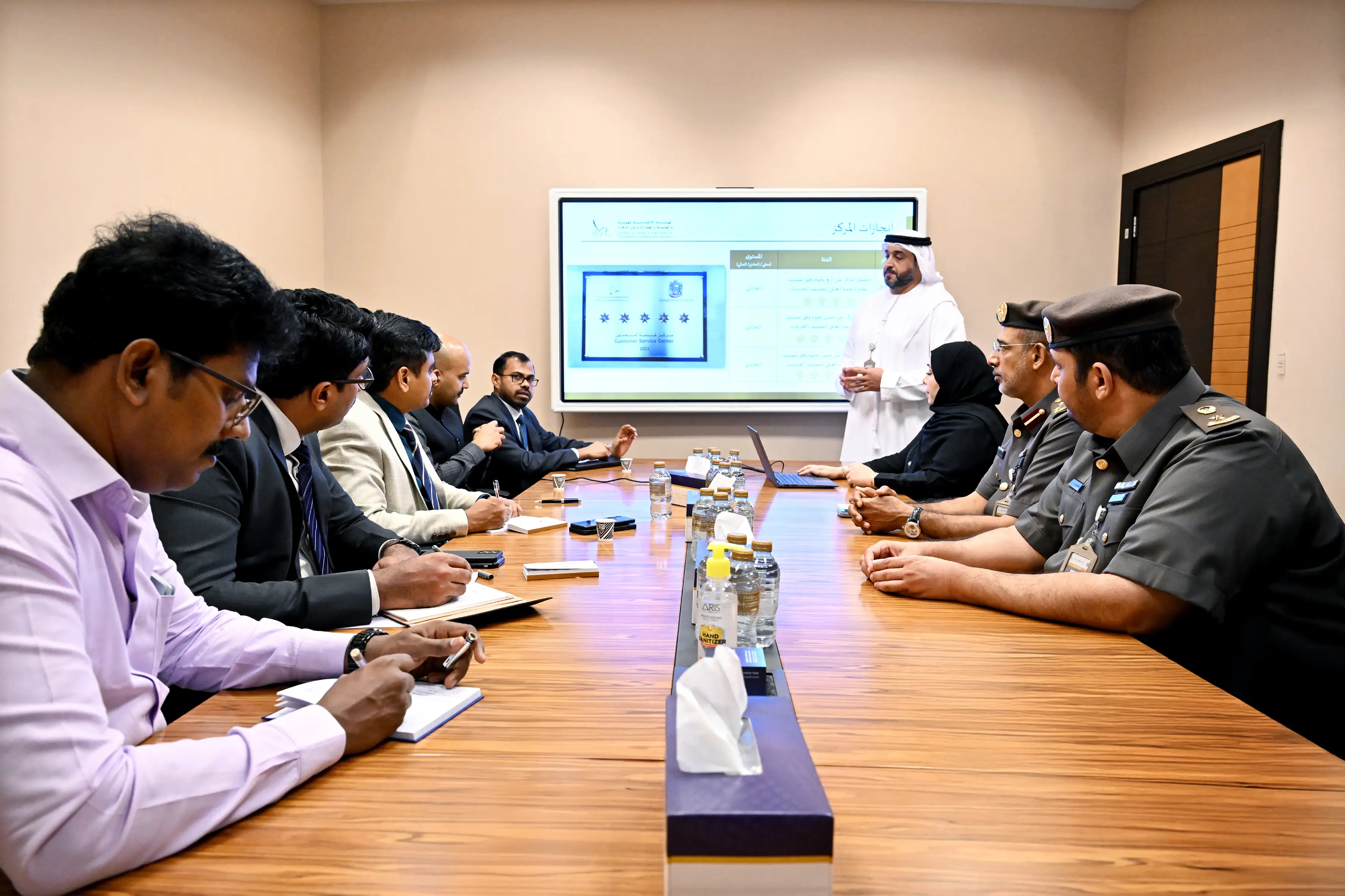 “الهوية والجنسية” تستقبل وفدًا هنديًا لتعزيز التعاون وتبادل الخبرات