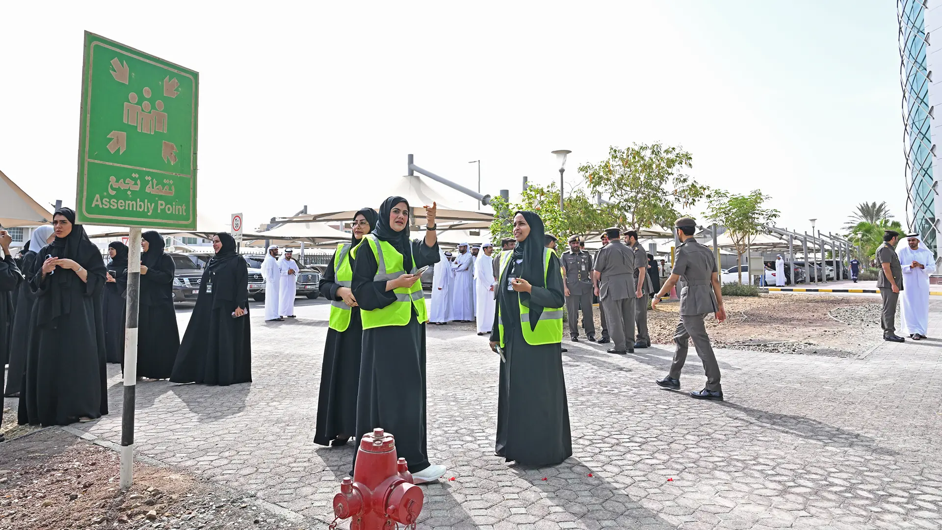“الهوية والجنسية والجمارك وأمن المنافذ” تنفذ تجربة إخلاء وهمي ناجحة لمبنى خليفة