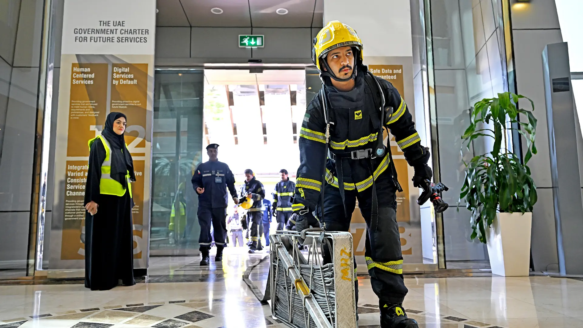“الهوية والجنسية والجمارك وأمن المنافذ” تنفذ تجربة إخلاء وهمي ناجحة لمبنى خليفة