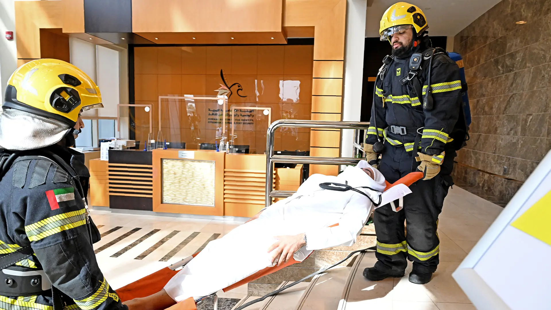 “الهوية والجنسية والجمارك وأمن المنافذ” تنفذ تجربة إخلاء وهمي ناجحة لمبنى خليفة