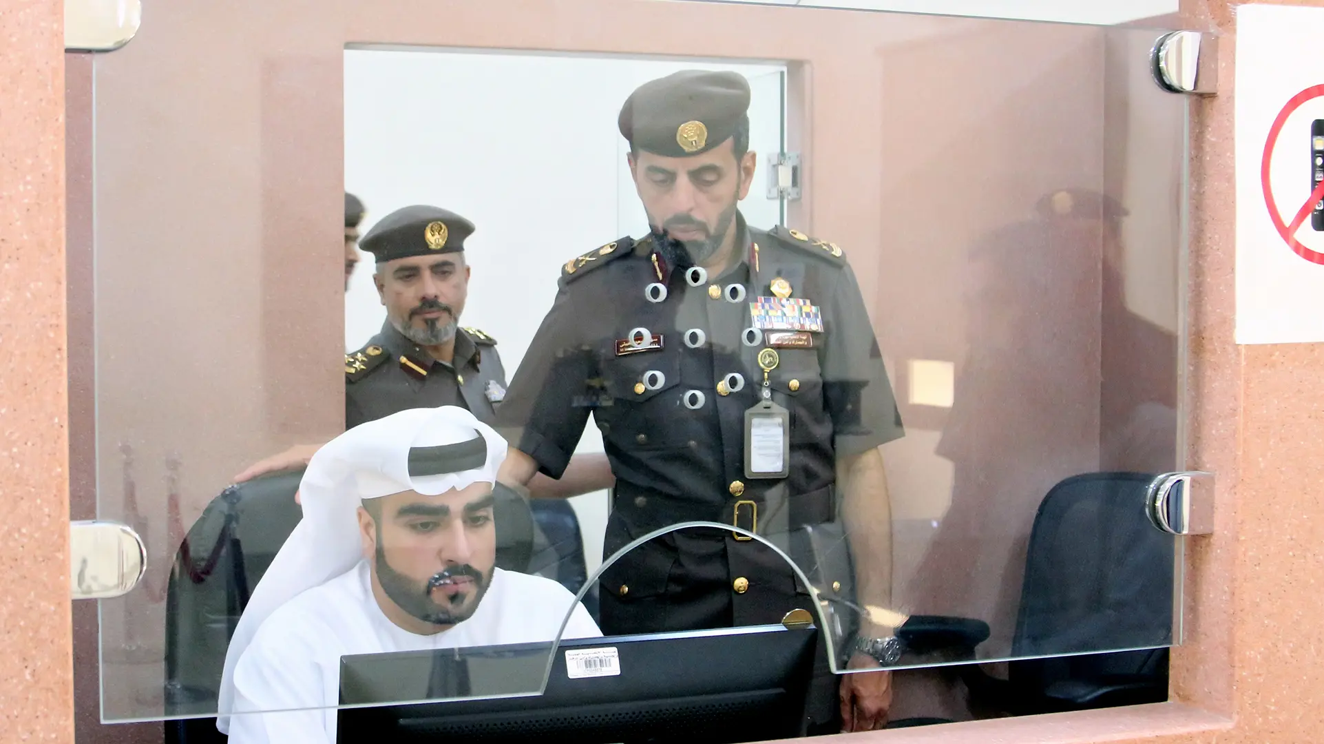 مدير عام الهيئة يتفقد منفذ خطم الشكلة الحدودي بالعين