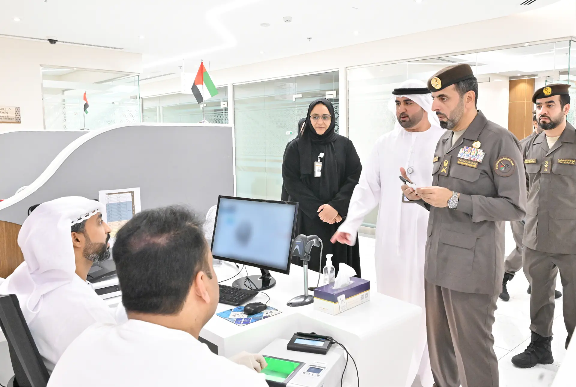 مدير عام الهيئة يتفقد مركزي سعادة المتعاملين – اليلايس والغزال