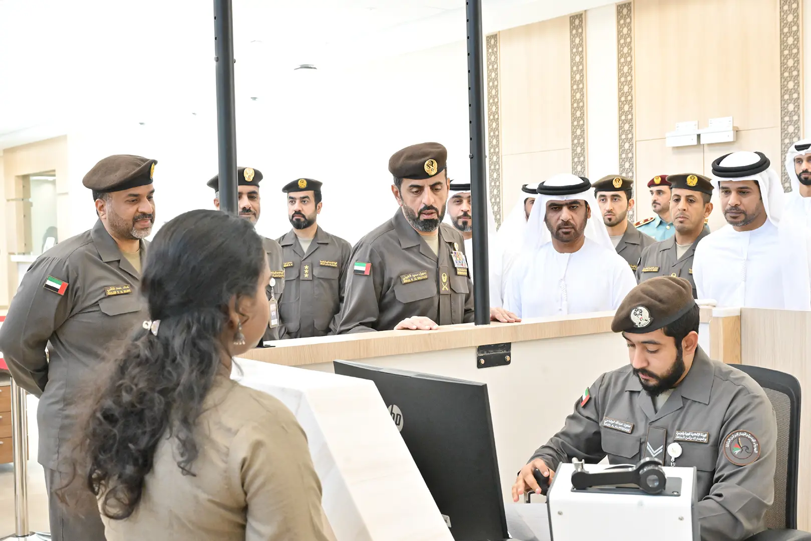 وفد الهيئة يتفقد سير العمل في منفذ مزيرع الحدودي بعجمان