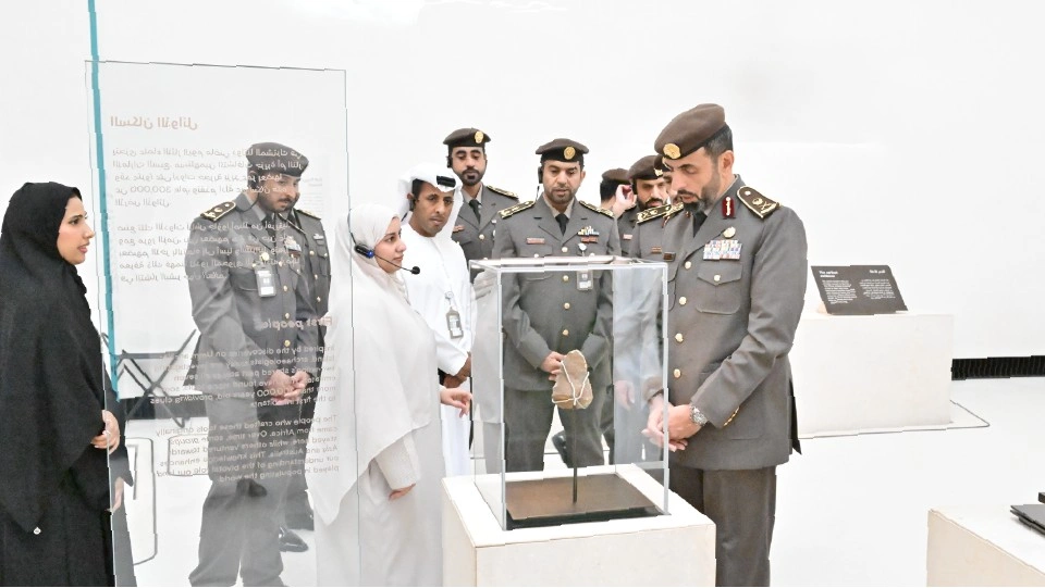 وفد “الهوية والجنسية” يزور متحف زايد الوطني