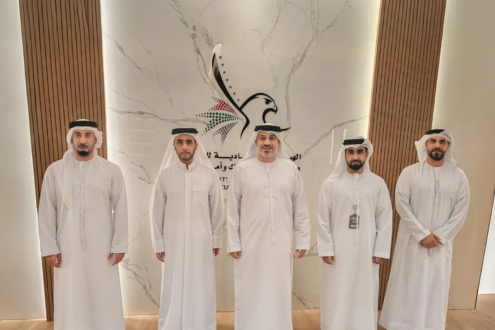 المدير التنفيذي لقطاع شؤون المنافذ البحرية يتفقد ميناء خالد بالشارقة