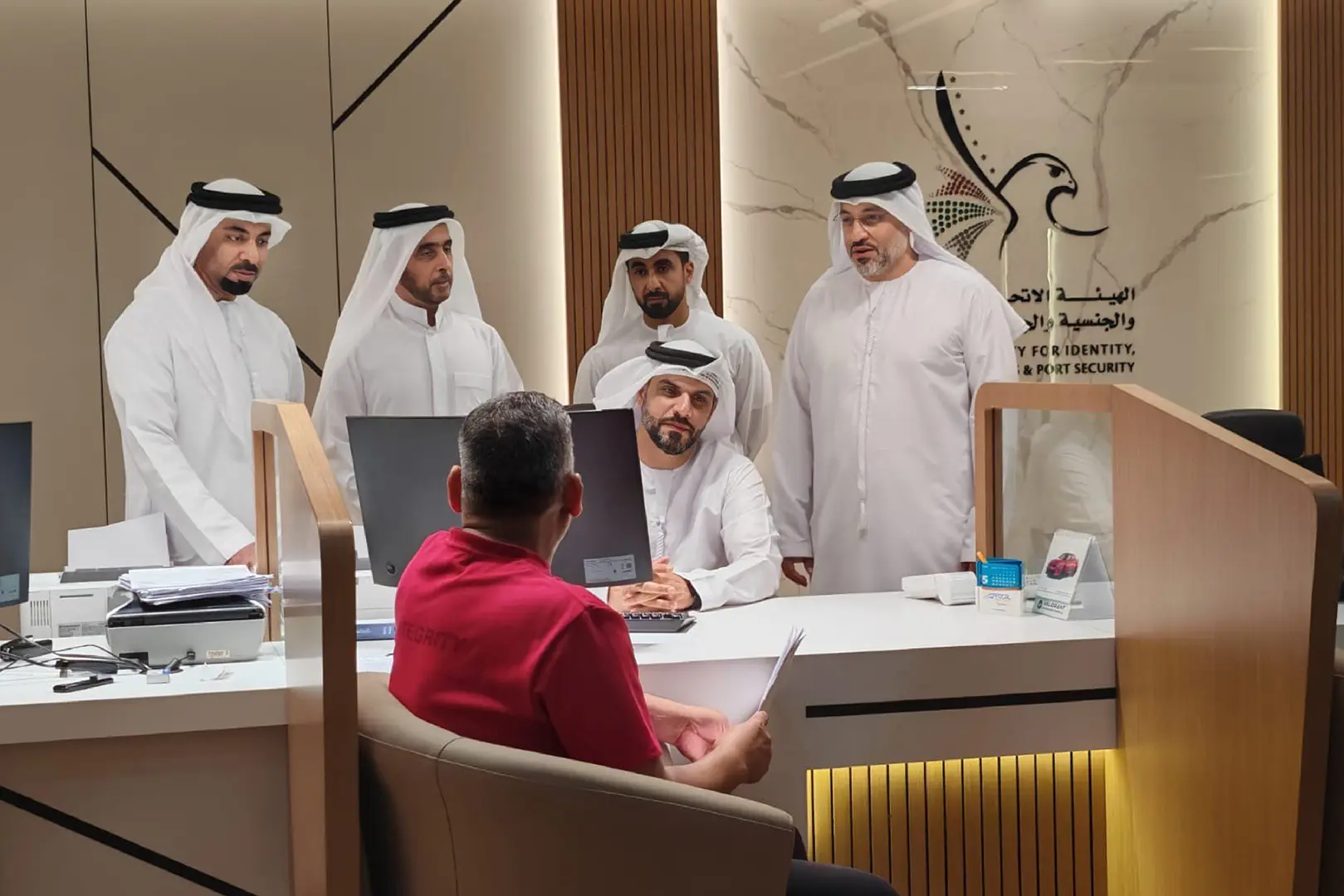 المدير التنفيذي لقطاع شؤون المنافذ البحرية يتفقد ميناء خالد بالشارقة