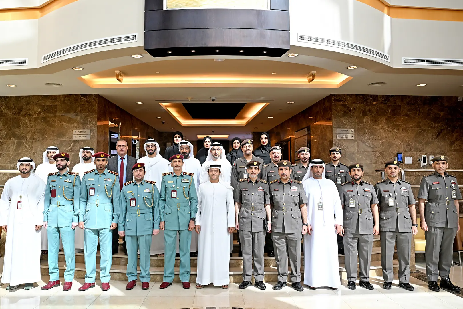 جهاز الدفاع المدني يطلع على تجارب الهيئة الإدارية والاستراتيجية