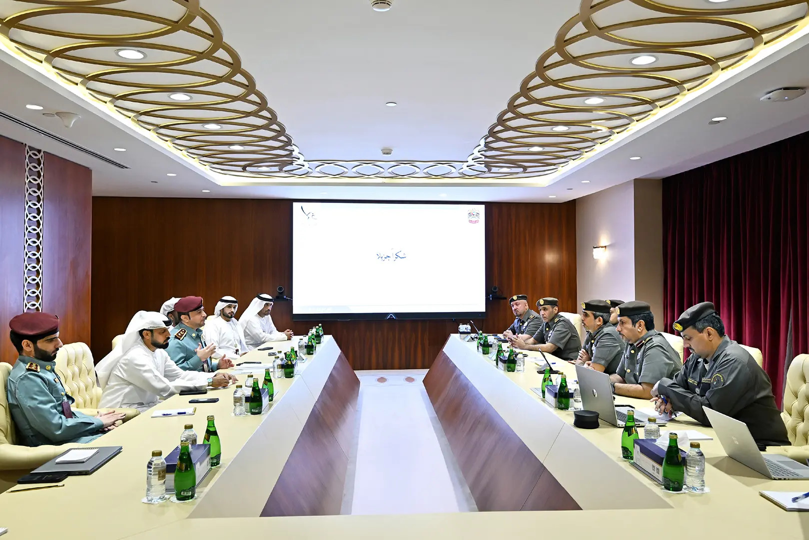 جهاز الدفاع المدني يطلع على تجارب الهيئة الإدارية والاستراتيجية