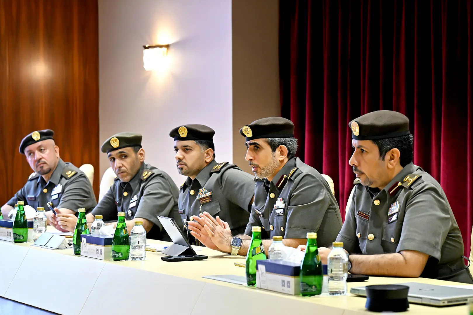 جهاز الدفاع المدني يطلع على تجارب الهيئة الإدارية والاستراتيجية