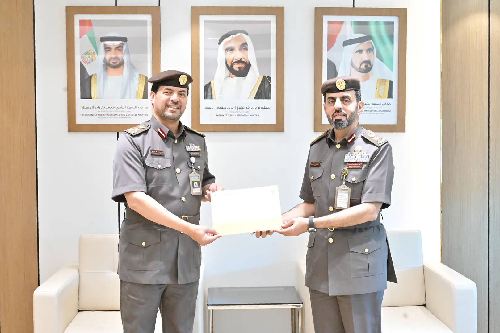 مدير عام الهيئة يستعرض إنجازات “الجنسية” ويكرم الموظفين